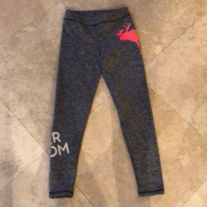 Abercrombie gray leggings with big moose on it